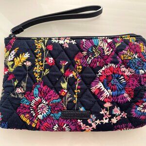 VERA BRADLEY Escapade Wristlet Midnight Wildflowers Travel Bag 23741-K90